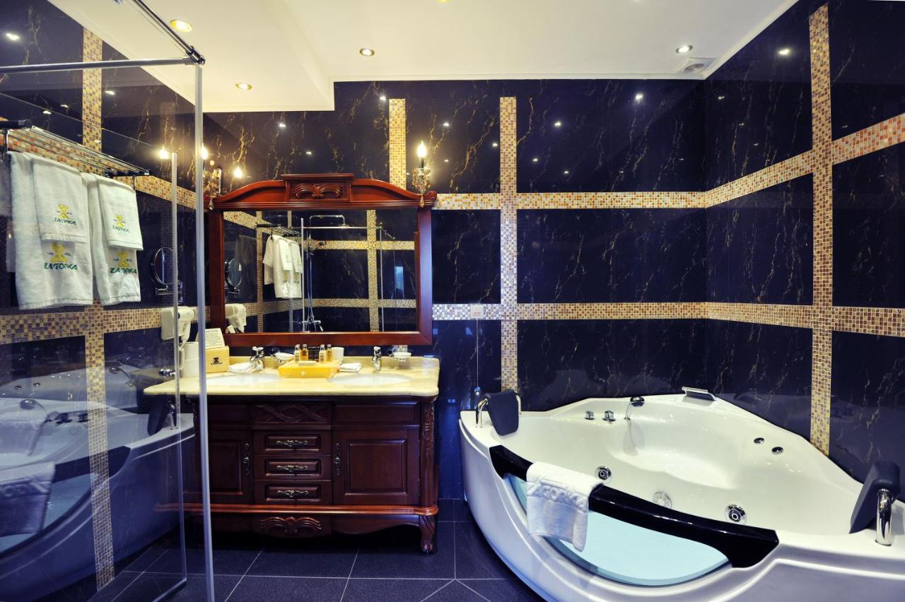 Park Hotel Stara Zagora Ngoại thất bức ảnh A modern bathroom