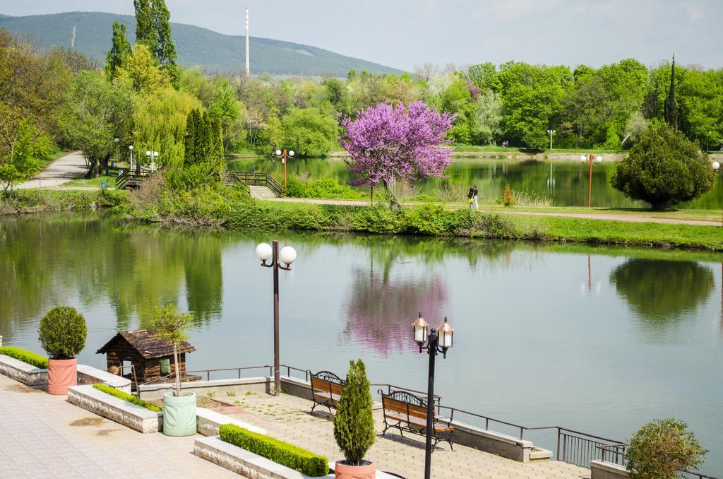 Park Hotel Stara Zagora Ngoại thất bức ảnh The river at the town of Vratsa