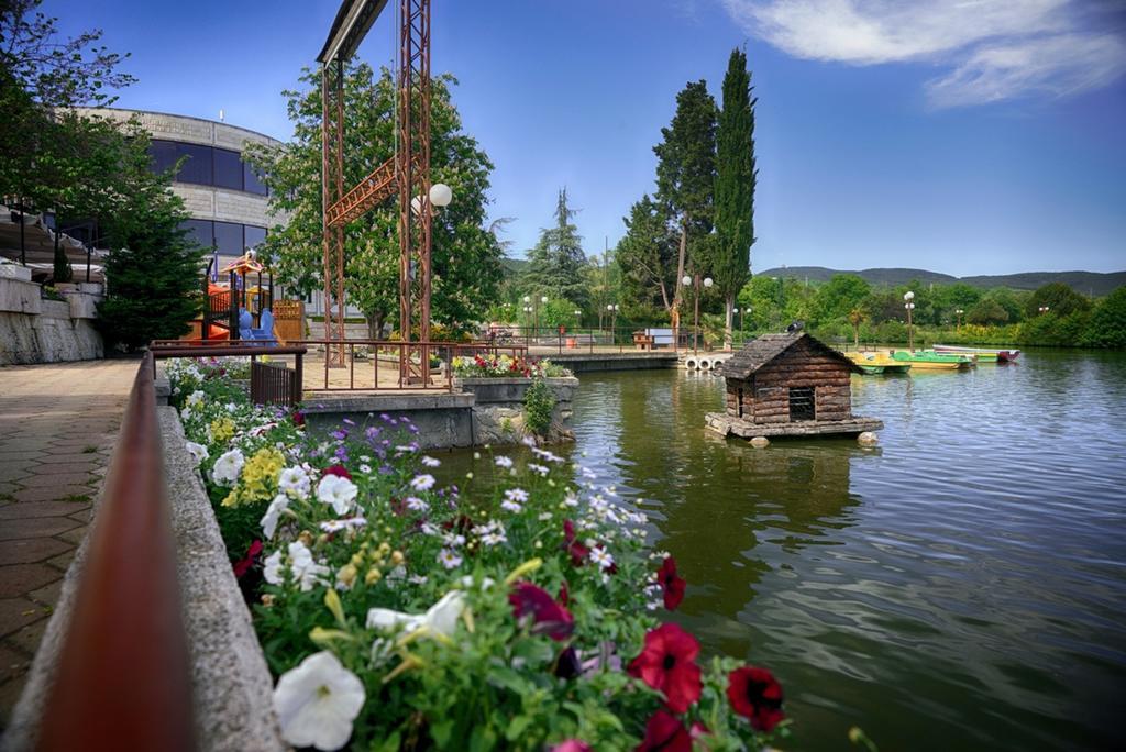 Park Hotel Stara Zagora Ngoại thất bức ảnh The lake of the town
